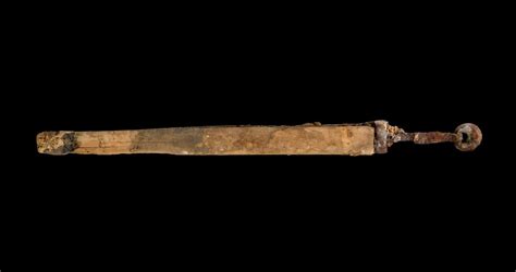Four 1900 Year Old Roman Swords Found In Judean Desert Arkeonews