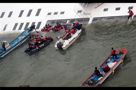 Hundreds Still Missing After Deadly South Korea Ferry Disaster Al Jazeera America