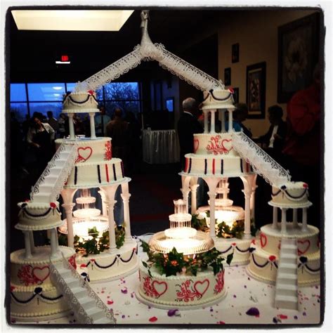 The selection is great, there is fabulous produce, and the deli always has something delicious for dinner. wedding cake from "Linda's Bakery, West Salem, Wisconsin ...