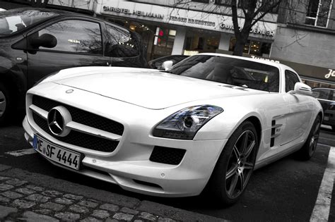 White Mercedes Benz Sls Amg This Great Looking Mercedes Flickr