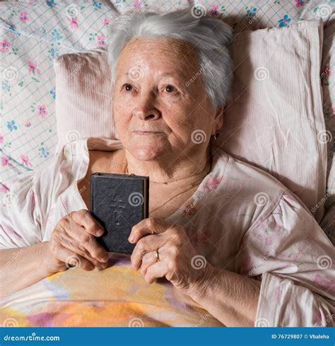 Old Woman With Bible Stock Image Image Of Bible Spiritual 76729807