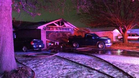 Couple Escapes After Car Fire Spreads To Sw Okc Home