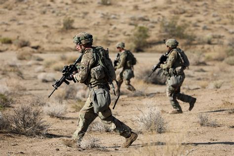 American Soldiers Running