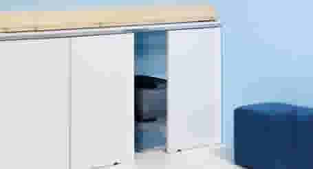 Is uw zolder of bovenverdieping voorzien van een schuine wand? Schuifdeur maken onder een schuin dak | GAMMA