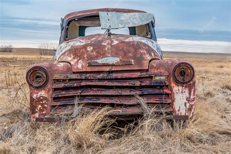 Premium Photo An Abandoned Vintage Truck On The Prairies In Saskatchewan