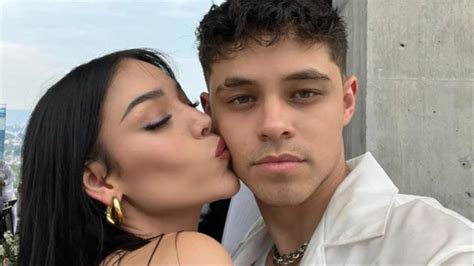 Danna Paola Se Va De Vacaciones Con Su Novio Alex Hoyer 3 Fotos Que