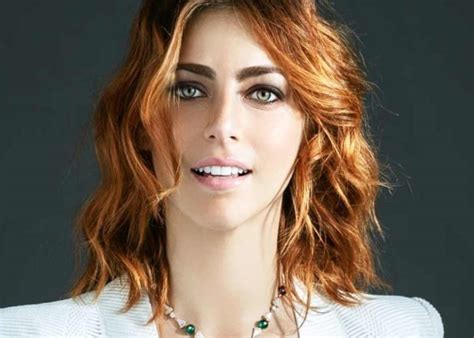 Miriam Leone: senza veli e tutto in bella mostra con i giochi di luce