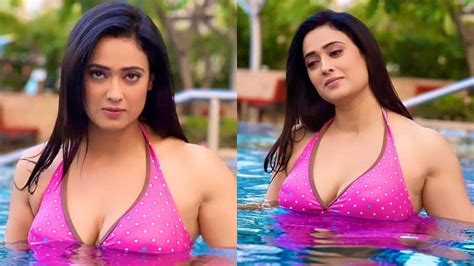 Shweta Tiwari Sends Temperatures Soaring In Plunging Pink Swimsuit