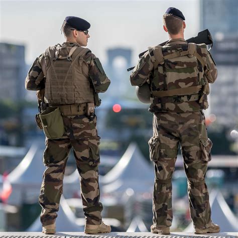 Larmée Française Peine à Fidéliser Ses Soldats Selon Un Rapport