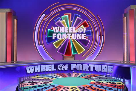 Wheel Of Fortune Fans Can T Get Enough Of The Show S Dated Puzzle Parade