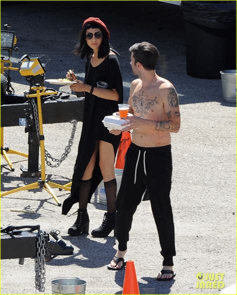 photo wes bentley walks around the set of his movie totally shirtless 15 photo 3163672 just