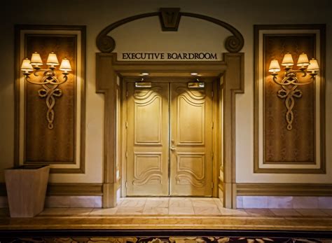 Pintu gelangsar almari pakaian tidak memerlukan ruang untuk dibuka, malah ia menambah gaya moden kepada sesebuah bilik. Gambar Pintu Hotel - Gambar Furniture