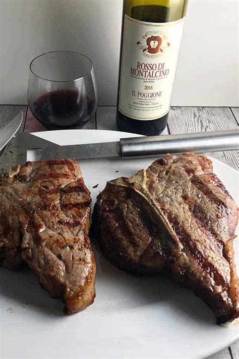 La bistecca fiorentina è un vero mito per gli amanti della carne alla brace. Bistecca alla Fiorentina (Florentine Steak) with Il ...