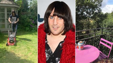 Gbbo S Noel Fielding S Quirky Garden Revealed Inside Private Home Hello