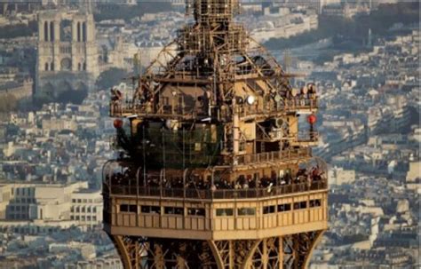 La Tour Eiffel Vue Du Ciel Découvrez De Superbes Photos Aériennes De