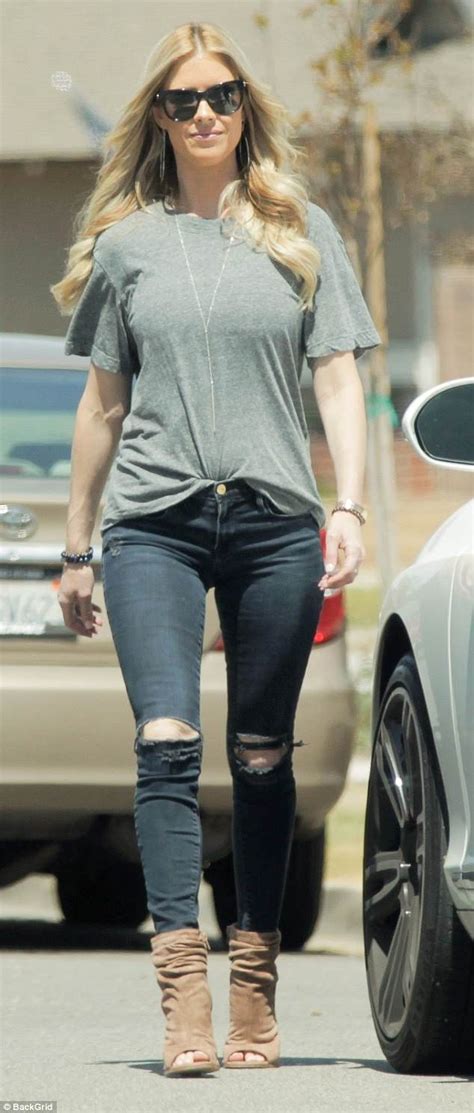 Christina El Moussa Looks Fabulous In Skinny Jeans And Gray Tee Filming