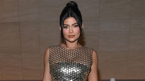 kylie jenner bares major cleavage in sizzling new selfie iheart