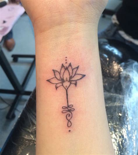 Tatouage Fleur De Lotus 20 Idées De Modèles Pour Sinspirer