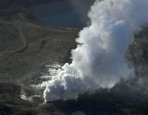 Japanese Volcano Erupts For First Time In 250 Years No Go Warning