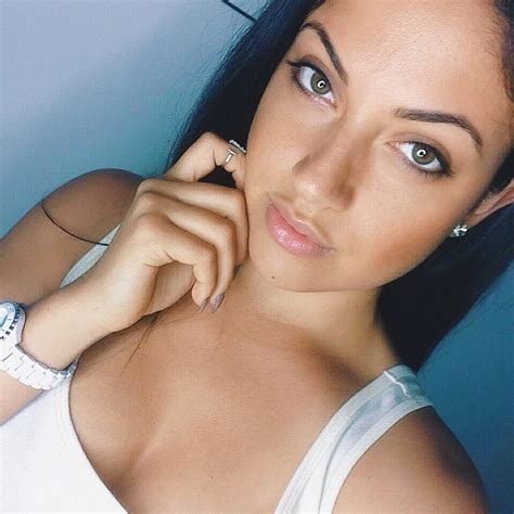 Inanna Sarkis Sexy Pictures 39 Pics Sexy Youtubers