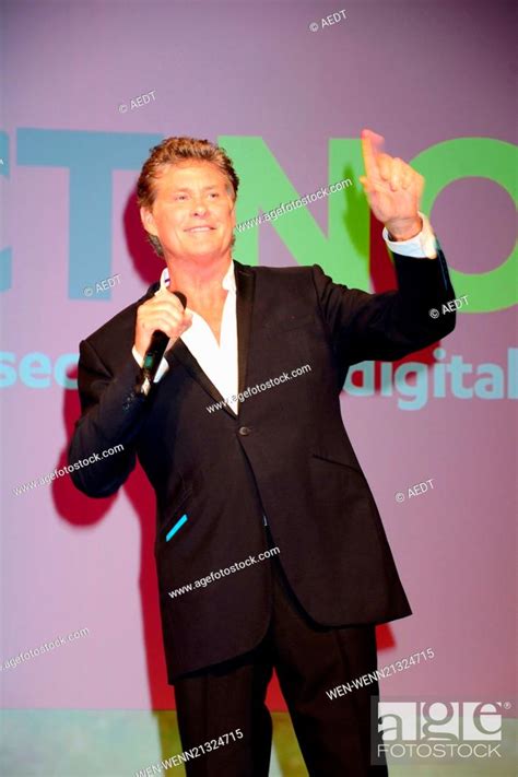 David Hasselhoff Singing Looking For Freedom At Republica Internet