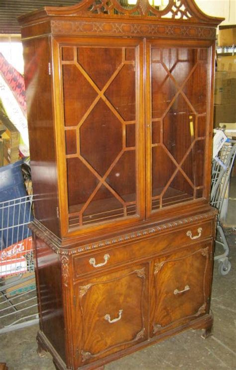 Vintage China Cabinet 1 Piece Crica 1930 S Upper 2 Glass Doors