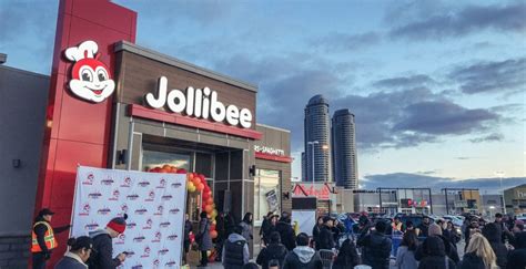 Jollibee Opening In Toronto Draws 8 Hour Line Ups Photos Daily Hive