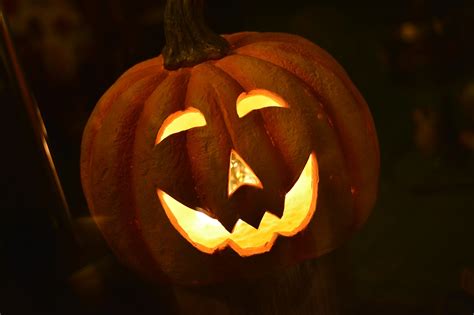 Cdcs Halloween Guidelines Warn People Against Trick Or Treating