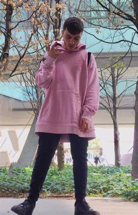 Sfera ebbasta, il pezzo a lui intitolato del nuovo acclamato album di marracash. Tha Supreme | Idee foto instagram, Rapper, Cantanti