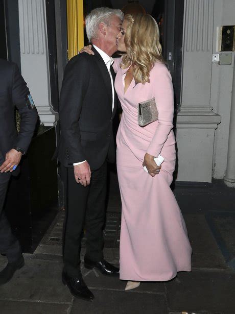 Holly Willoughby Plants A Kiss On Phillip Schofield As She Says Goodbye Best Heart