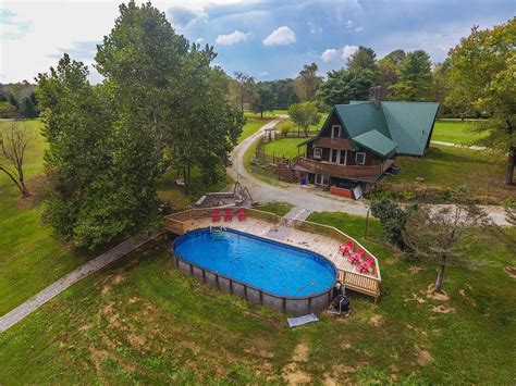 Lodges with Swimming Pools