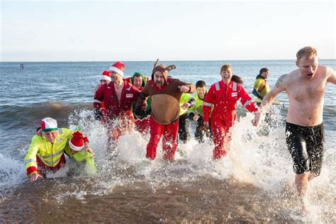 Pictures Hardy Souls Brave The North Sea Chill For A Boxing Day Dip
