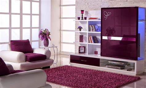 dekorasi ruang tamu minimalis  nuansa warna ungu tampak cantik