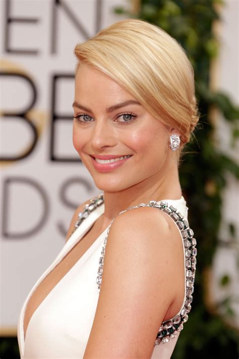 Margot Robbie Let Her Natural Beauty Radiate Through Barely There