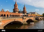 Deutschland, Berlin, Ost-Berlin, die Oberbaumbrücke über die Spree ...