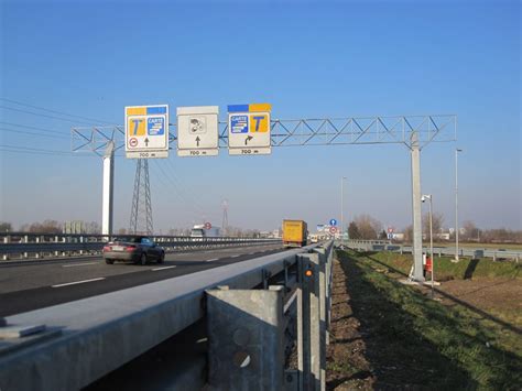 Un operatore dell'uscita milano ovest dell'autostrada a7 , secondo l'accusa, avrebbe utilizzato il trucco del «doppio biglietto» ben 1.917 volte. Portale segnaletica Autostrada A7 Milano Genova - Pradelli S.r.l.