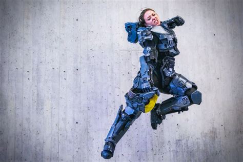 Gamer Girl Creates Halo 5 Spartan Armor From Scratch These Epic Photos