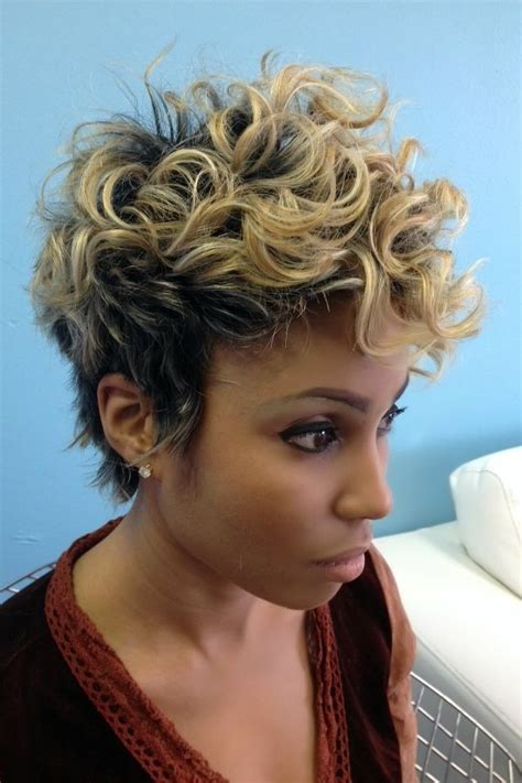 21 Lively Short Haircuts For Curly Hair Styles Weekly