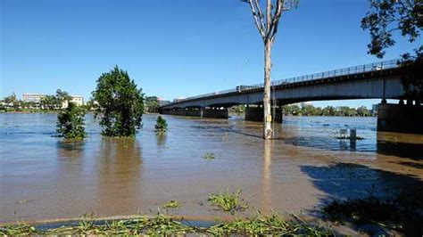 Live Coverage Rockhampton Approaches ‘major Flooding Bom The