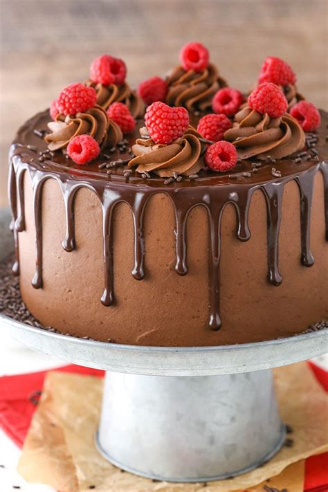 It's a 5 layer cake with 2 layers of delicious mixed berry filling and 2 layers of cream cheese and whipped topping filling, topped with decadent chocolate ganache and fresh strawberries. What should I fill my chocolate cake with? What are the ...