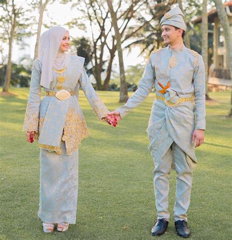 Untuk saat ini warna gold, cokelat, krem, pastel dan putih tulang menjadi. 27 Baju Songket Pengantin Yang Menarik | Inspirasi Busana ...