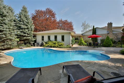 Great Big Pool To Relax By Big Pools Pool Country House