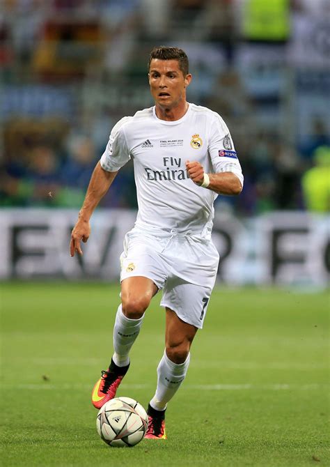 Cristiano ronaldo dos santos aveiro) родился 5 февраля 1985 года в фуншале (о. The meaning and symbolism of the word - «Ronaldo»