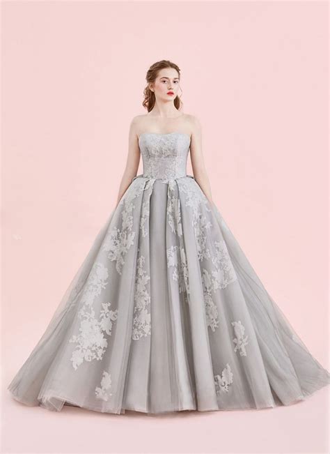 22 Effortlessly Dreamy Grey Wedding Dresses For The Romantic Bride Grey Wedding Dress Tulle