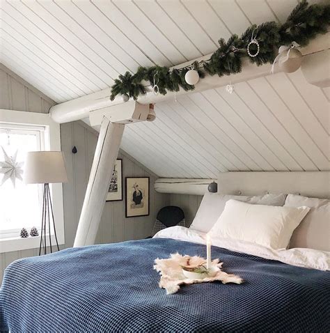 56 Best Christmas Bedroom Decor Ideas For A Positively Jolly Night
