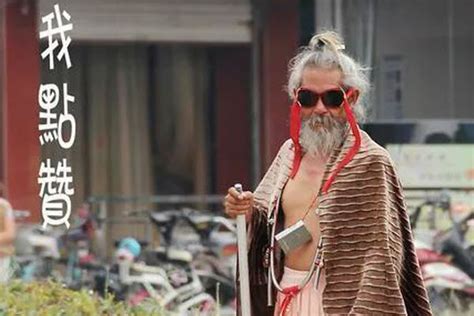 Most Fashionable Homeless Person In History Amuses Chinese Chinasmack