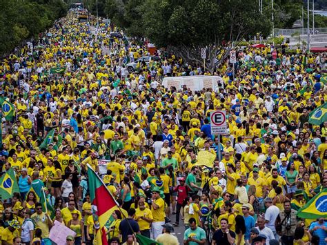 Br Sil Trois Millions De Personnes Dans La Rue Contre Dilma Rousseff