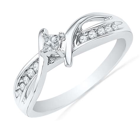 Sepasang cincin tunangan emas putih arico ini harganya rp2,99 juta untuk 8 gram dengan kadar 12 karat. √ Cincin Emas Putih & Tips Memilih Cincin Yang Baik