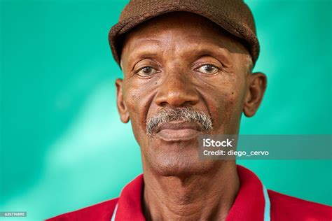 Foto De Seniors People Portrait Sad Old Black Man With Hat E Mais Fotos