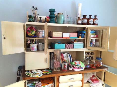 Er freut sich sehr auf sein neues zuhause. Wir bleiben zu Hause: Ein Bastelschrank für Kinder aus ...